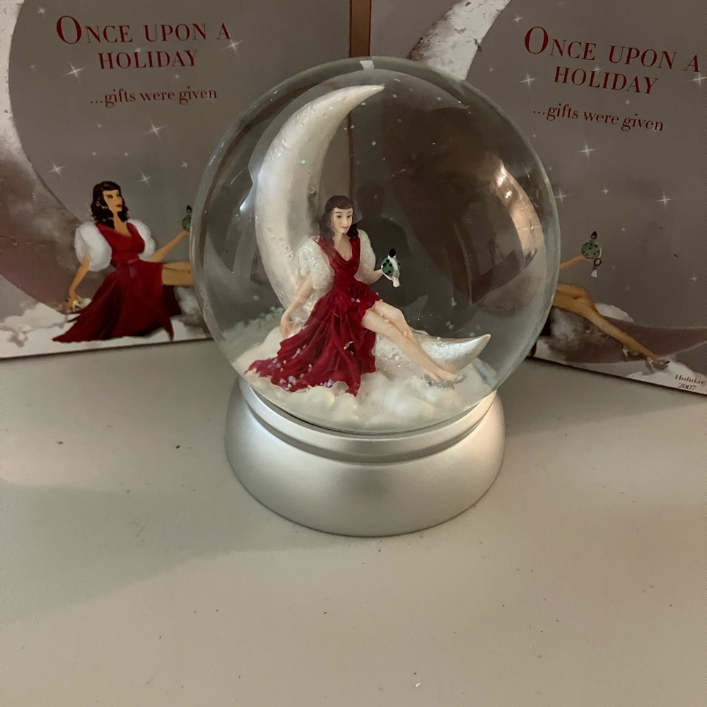 Nordstrom Christmas 2007 Once Upon a Holiday, Gifts Were Given Snowglobe